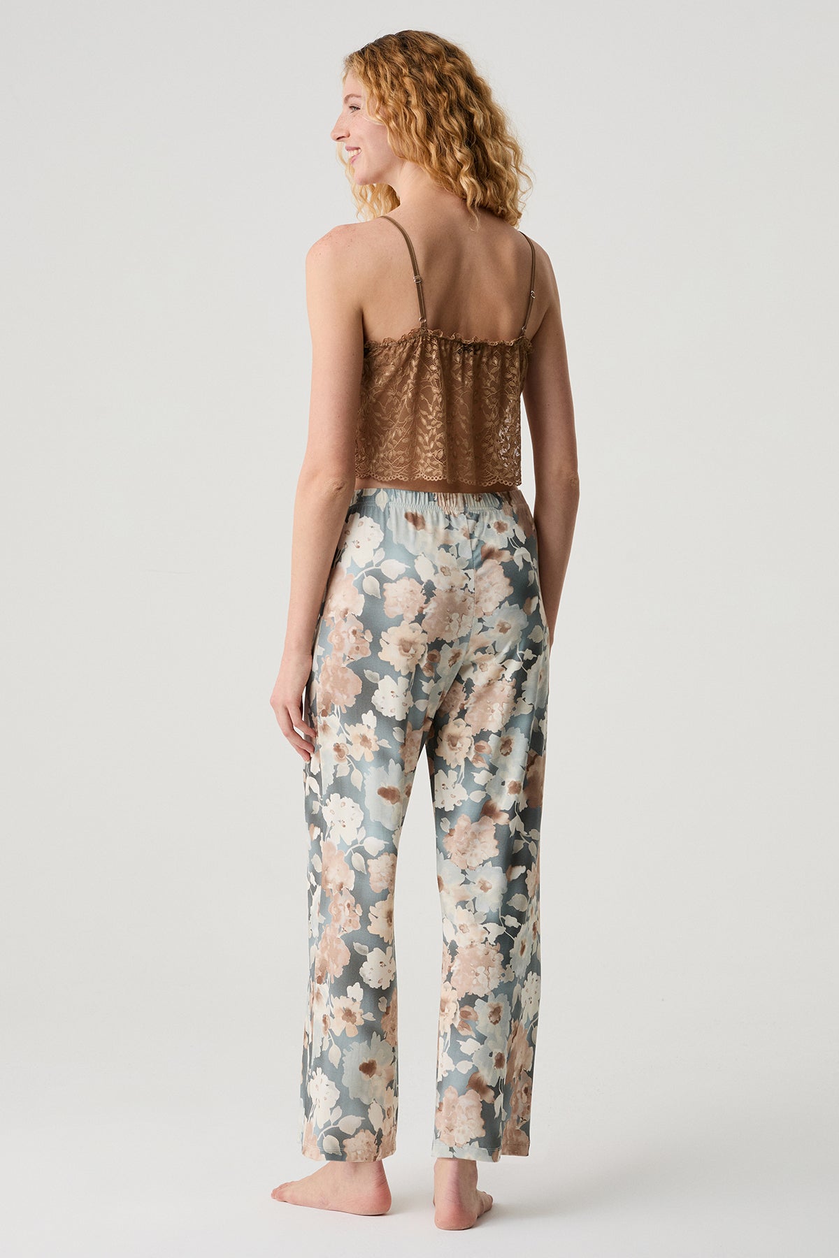 Le Boudoir de Café – Ensemble 3 Pcs – Douceur florale et élégance délicate