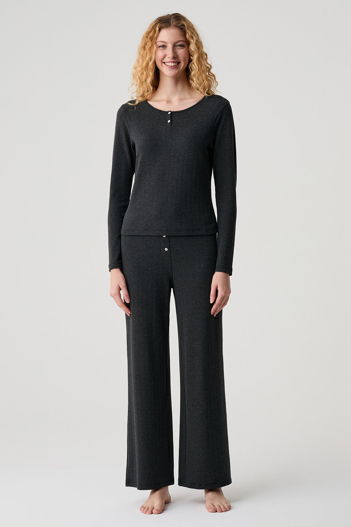 La Terrasse de Nuit - Ensemble 2 Pcs - Élégance nocturne et minimalisme féminin