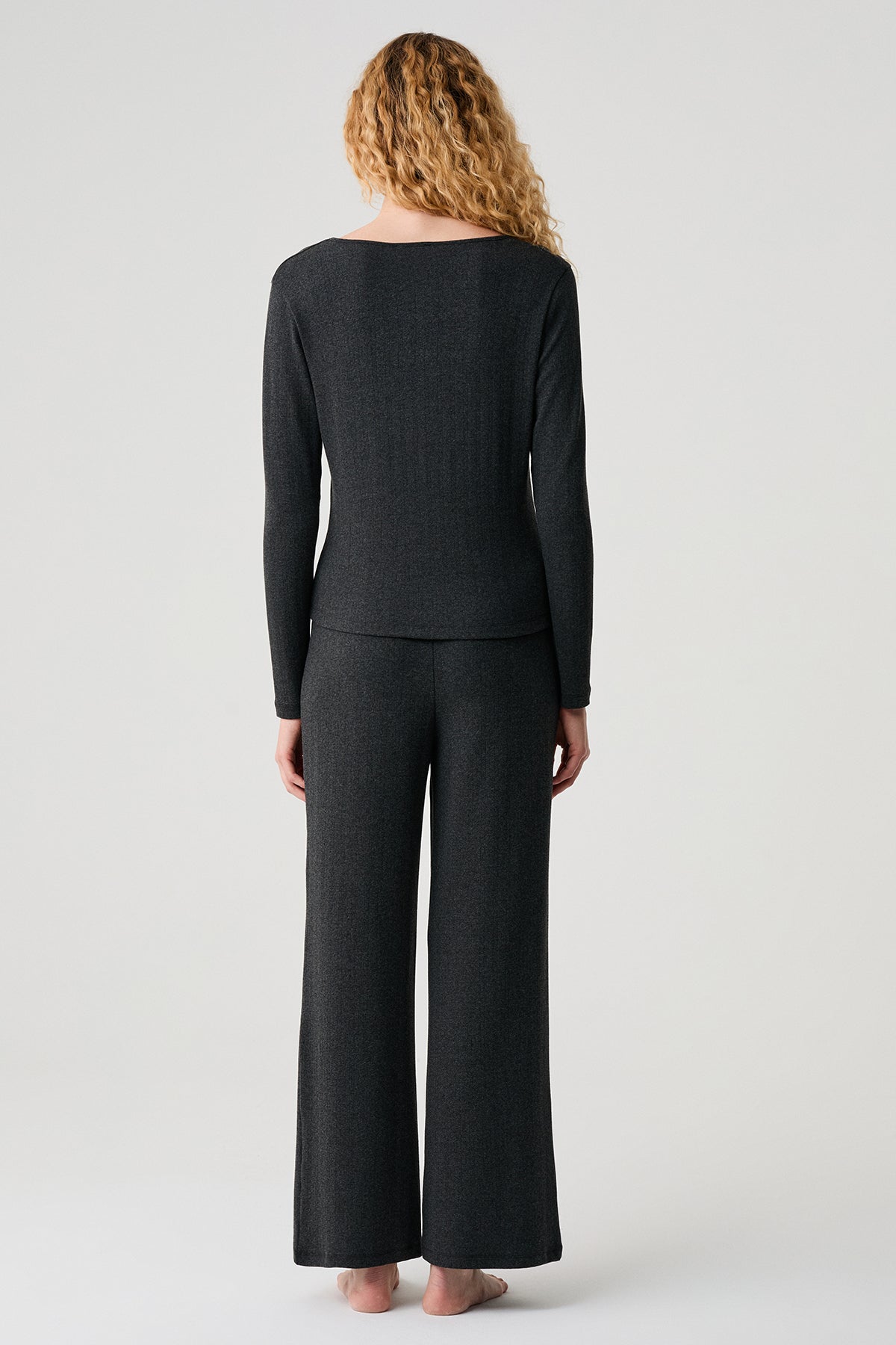 La Terrasse de Nuit - Ensemble 2 Pcs - Élégance nocturne et minimalisme féminin