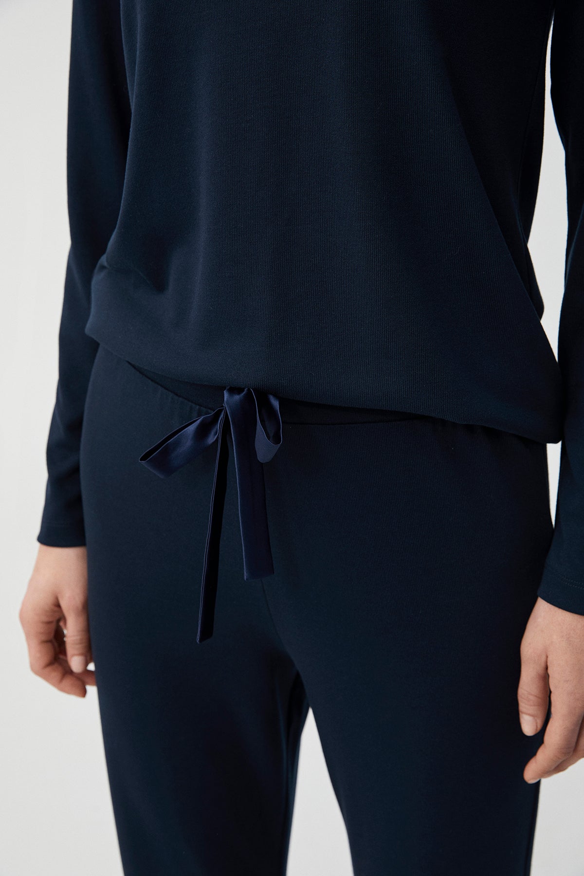 Tulipe Saphir - Pyjama 2 Pcs - Raffinément sobre et modernité intemporelle