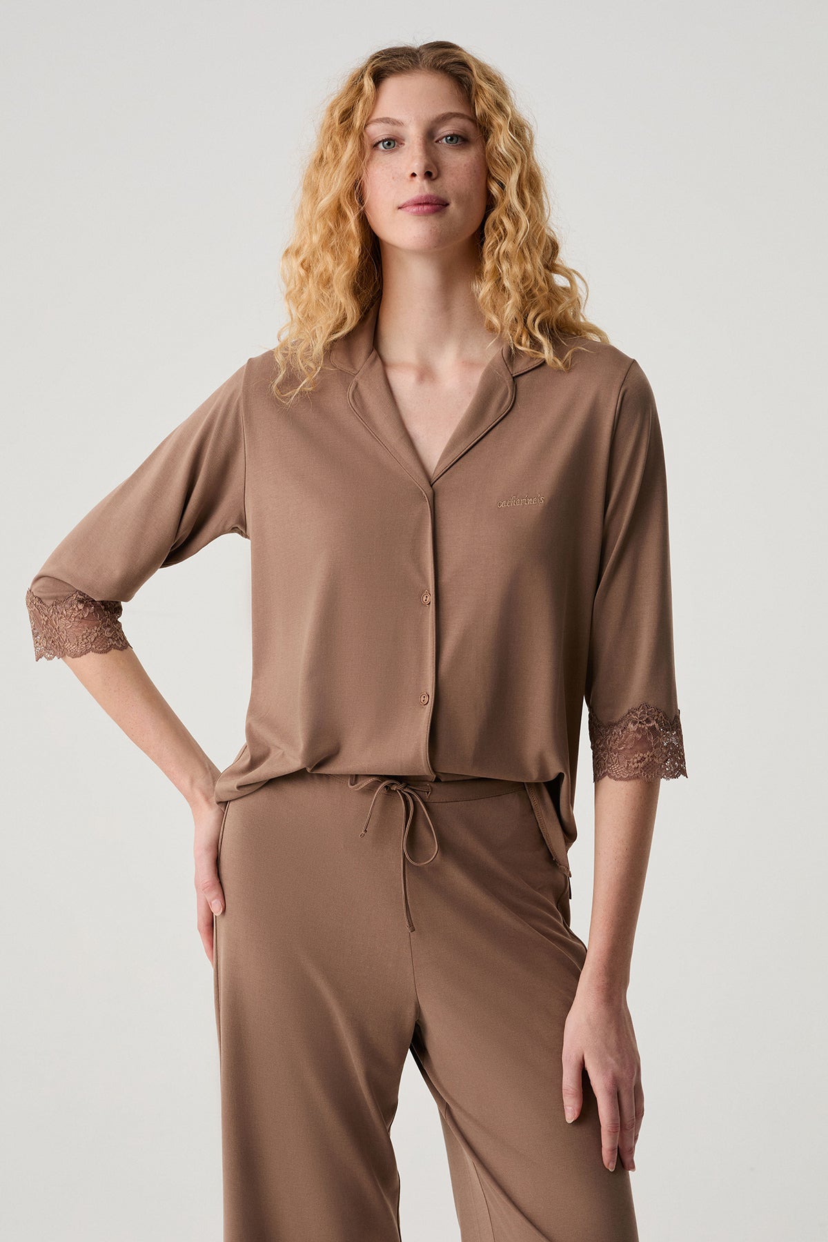 Le Salon de Cappuccino – Ensemble 2 Pcs – Élégance délicate et douceur raffinée