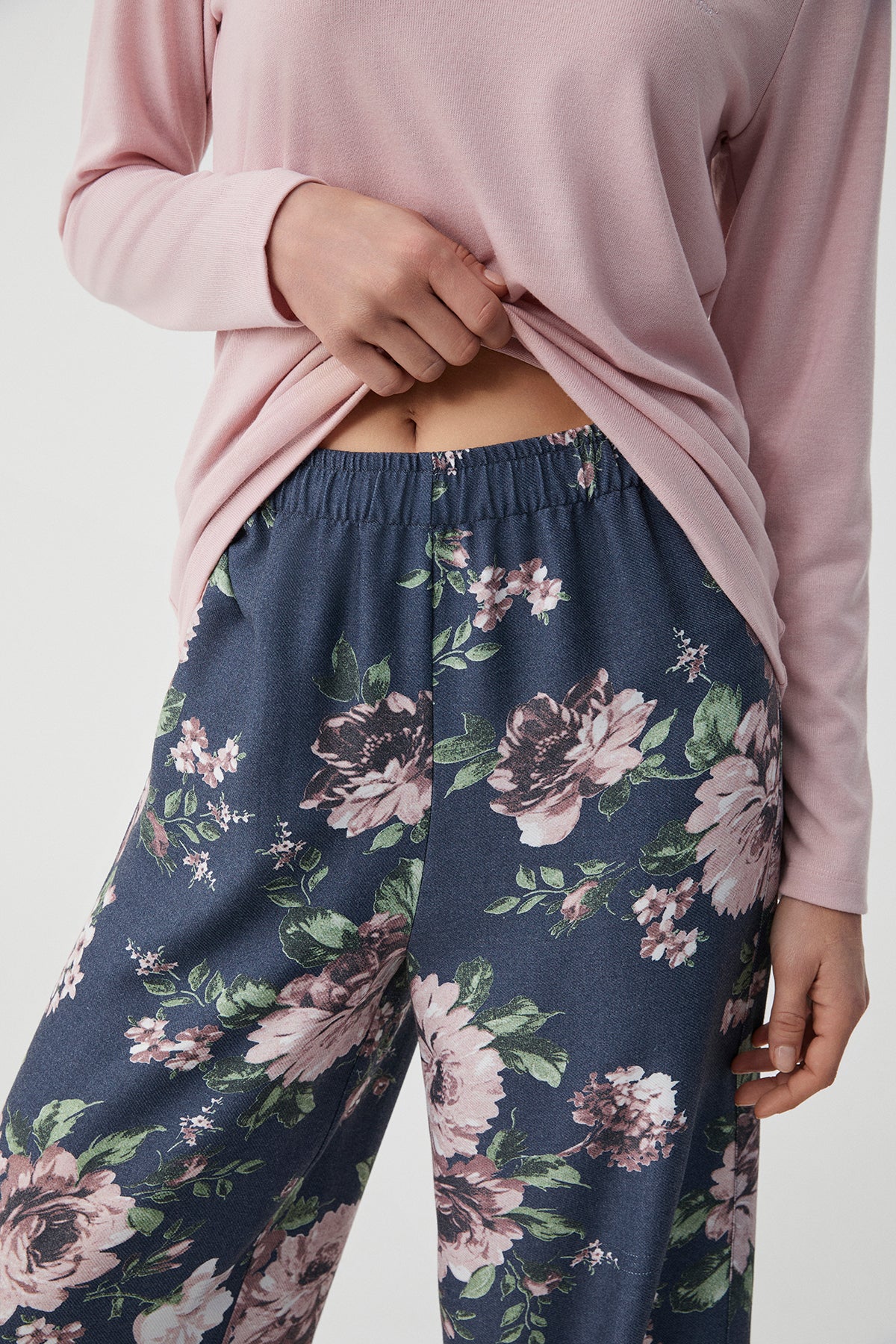 Pivoine Nocturne - Pyjama 2 PCs - Confort enveloppant et charme intemporel