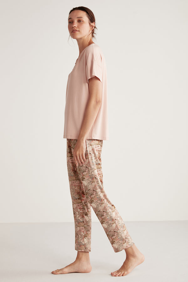 Pyjama rose à haut uni et  pantalon à motif fleuri