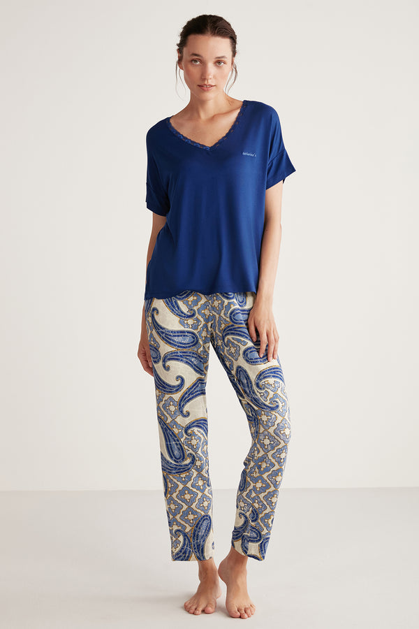 Pyjama à haut bleu uni et pantalon motif cachemire