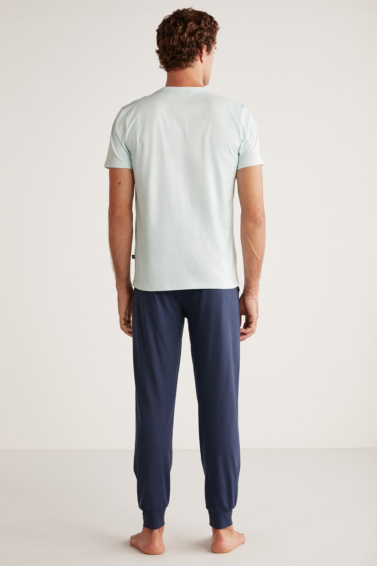 Ensemble homme à haut vert d'eau et pantalon bleu uni