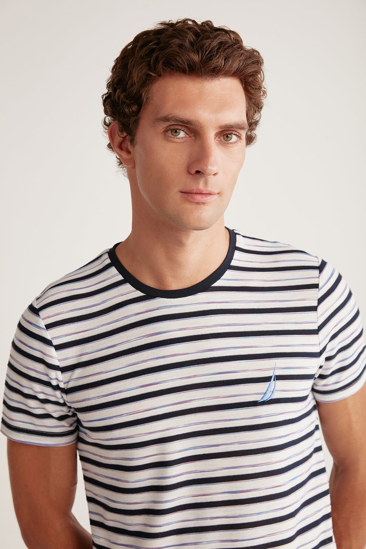 Ensemble short homme à haut rayé et short bleu uni