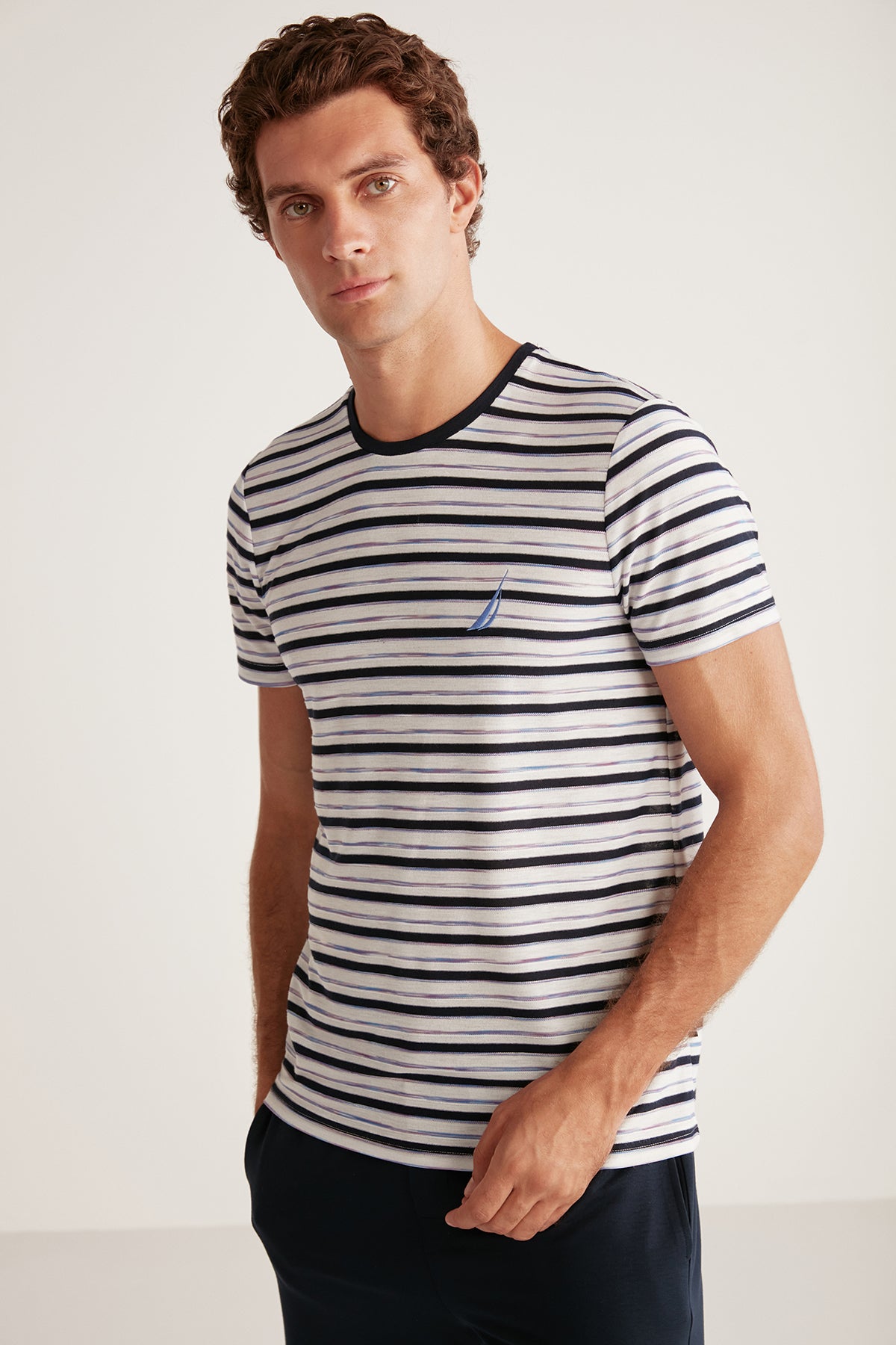 Ensemble short homme à haut rayé et short bleu uni