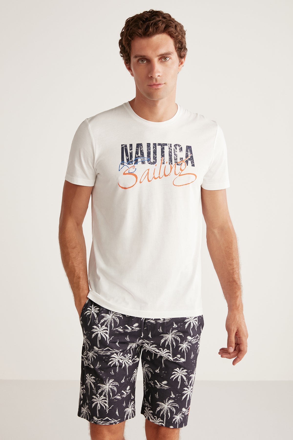 Ensemble short homme à haut blanc et short imprimé hawaïen