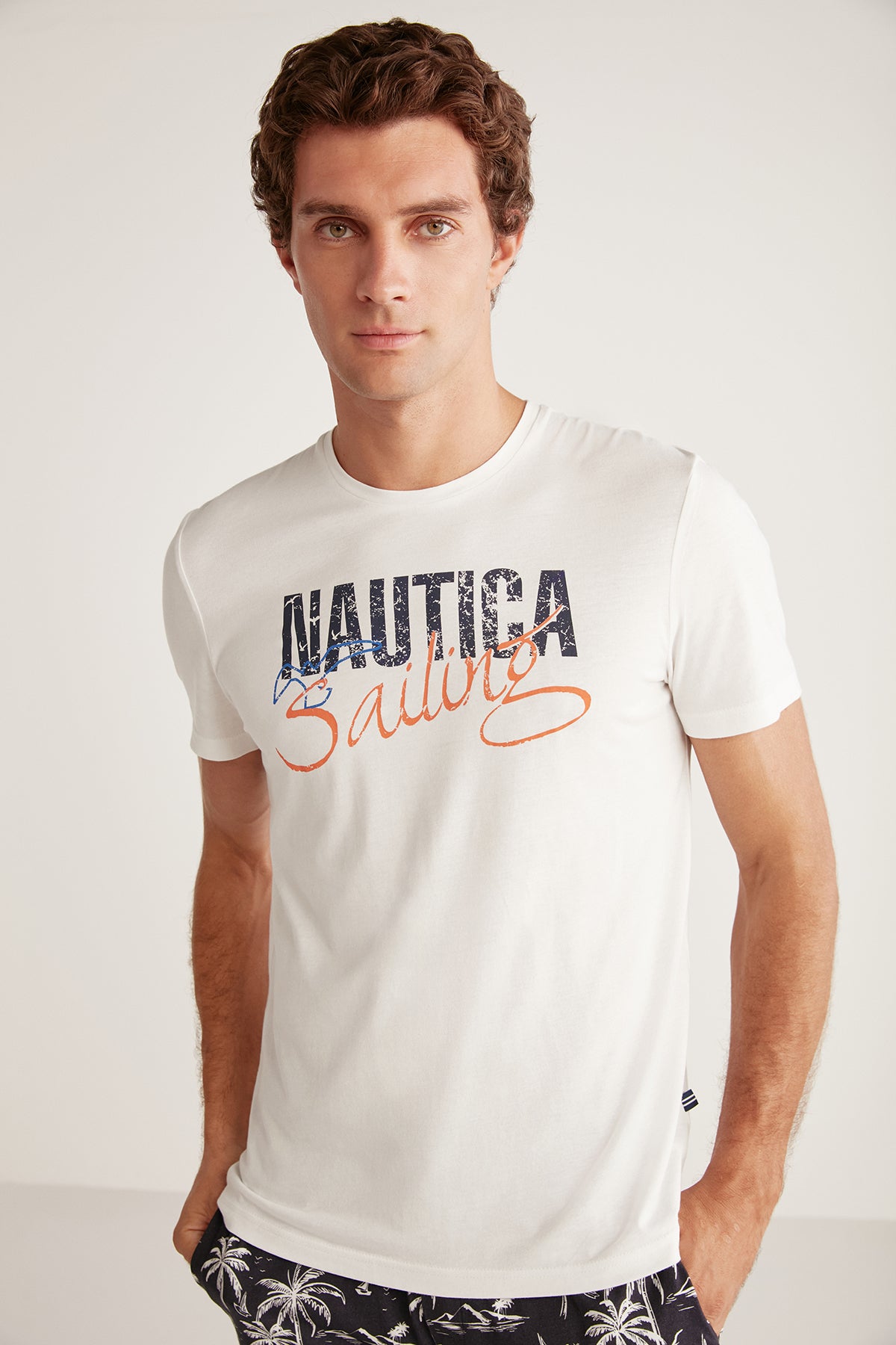 Ensemble short homme à haut blanc et short imprimé hawaïen