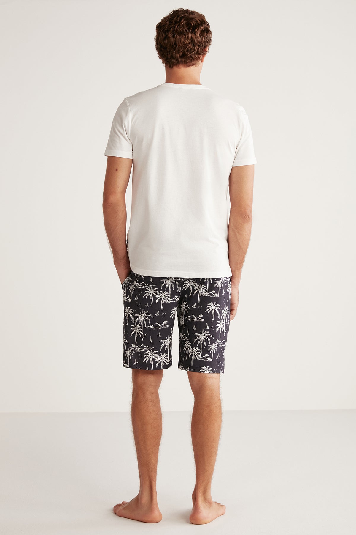 Ensemble short homme à haut blanc et short imprimé hawaïen