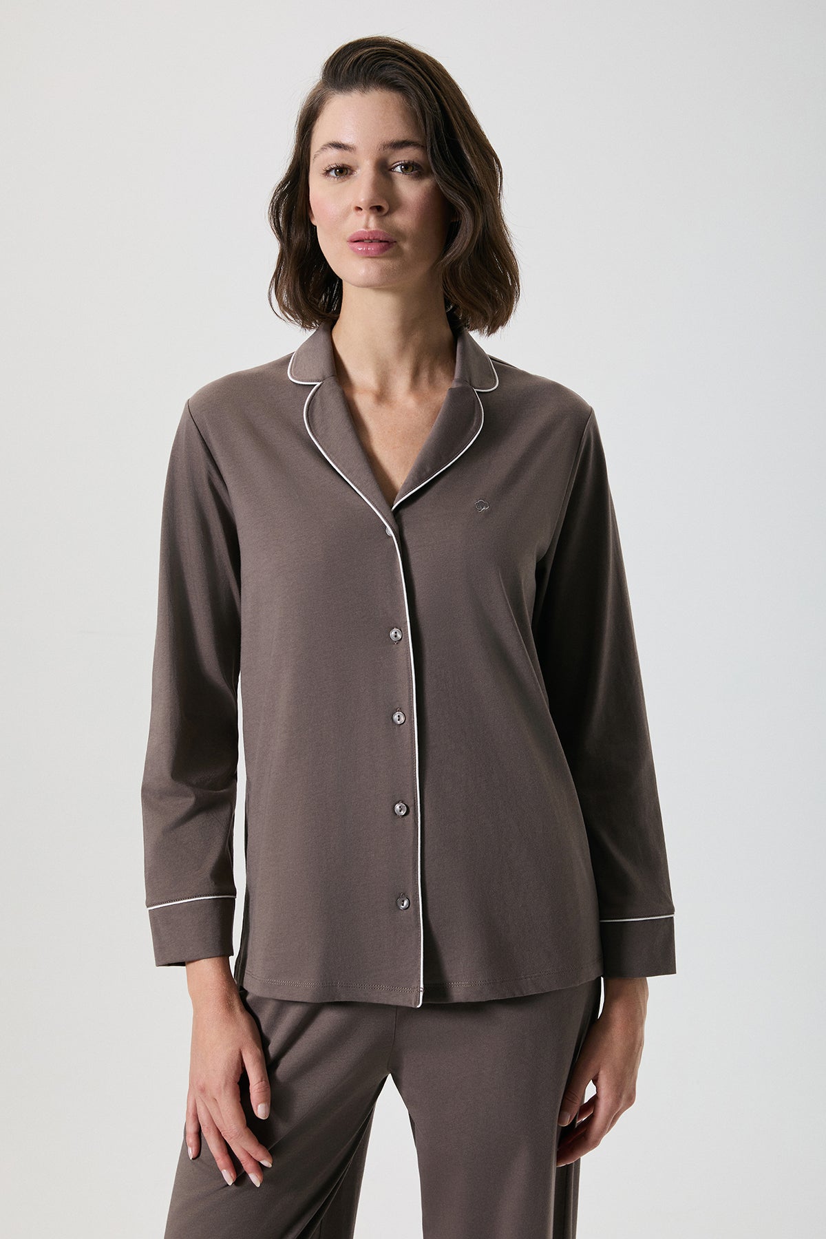 Aube Sereine - Pyjama boutonné - Lumière naissante et élégance apaisée