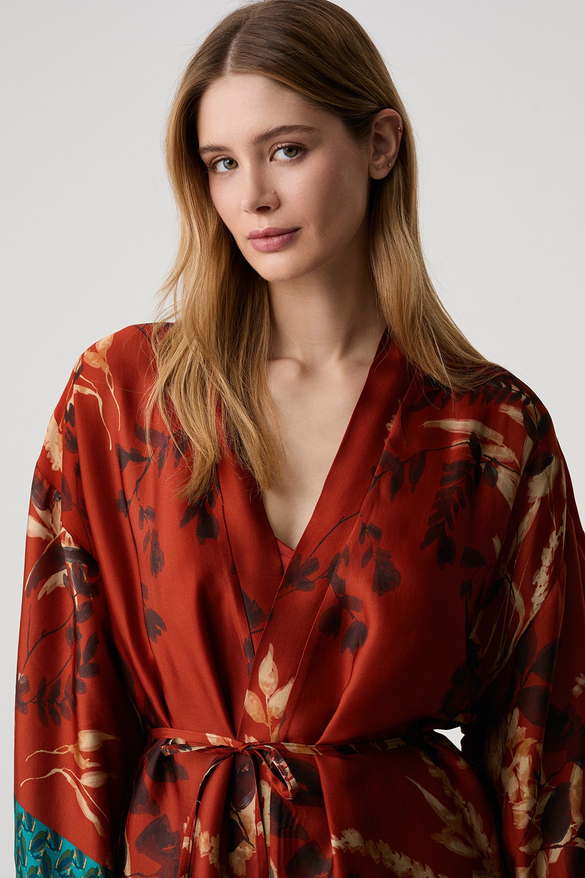 L’Orangerie de Grenat – Ensemble 3 Pcs – Élégance florale et sophistication précieuse