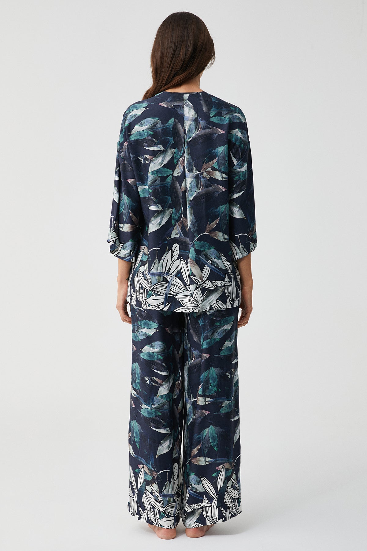 Orchidée Nocturne - Pyjama boutonné - Élégance sensuelle et raffinement mystérieux