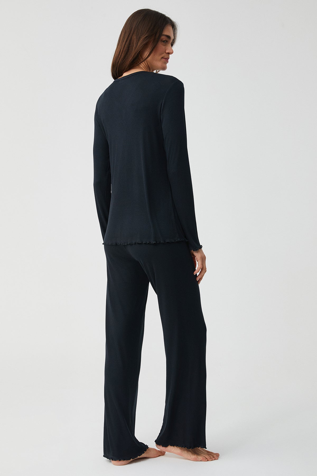 Ébène Camélia - Pyjama 2 Pcs - Élégance intime et sobriété raffinée