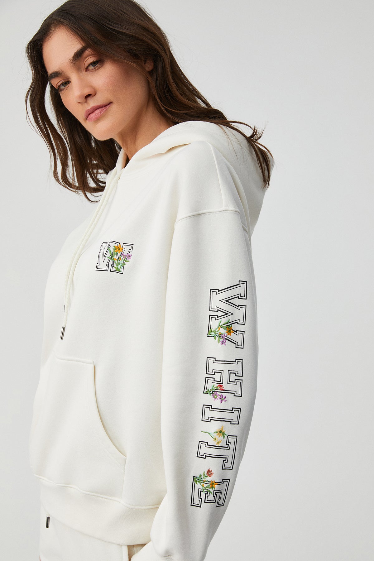 Camélia Ivoire - Survêtement 2 Pcs - Raffinement discret et de pureté élégante