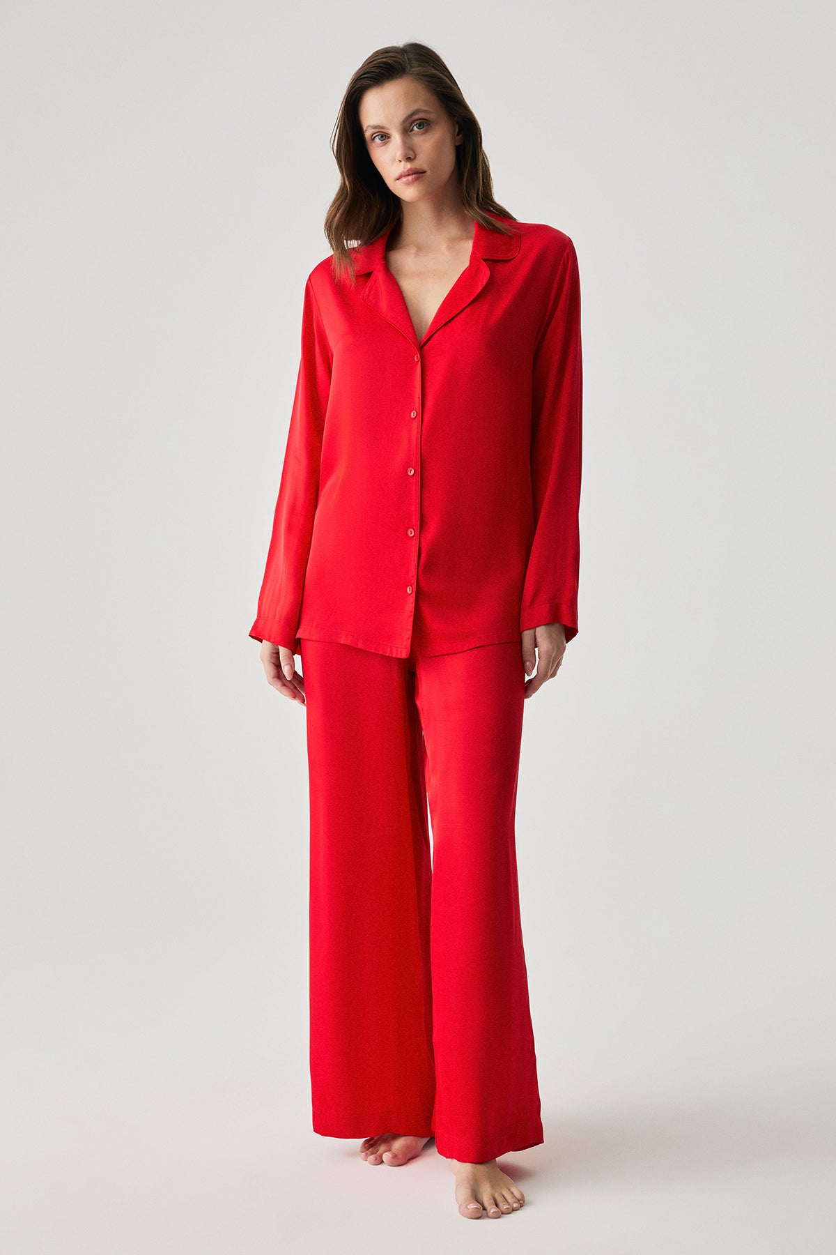 Rouge Élixir - Pyjama boutoné - Élégance souveraine et fluidité majestueuse