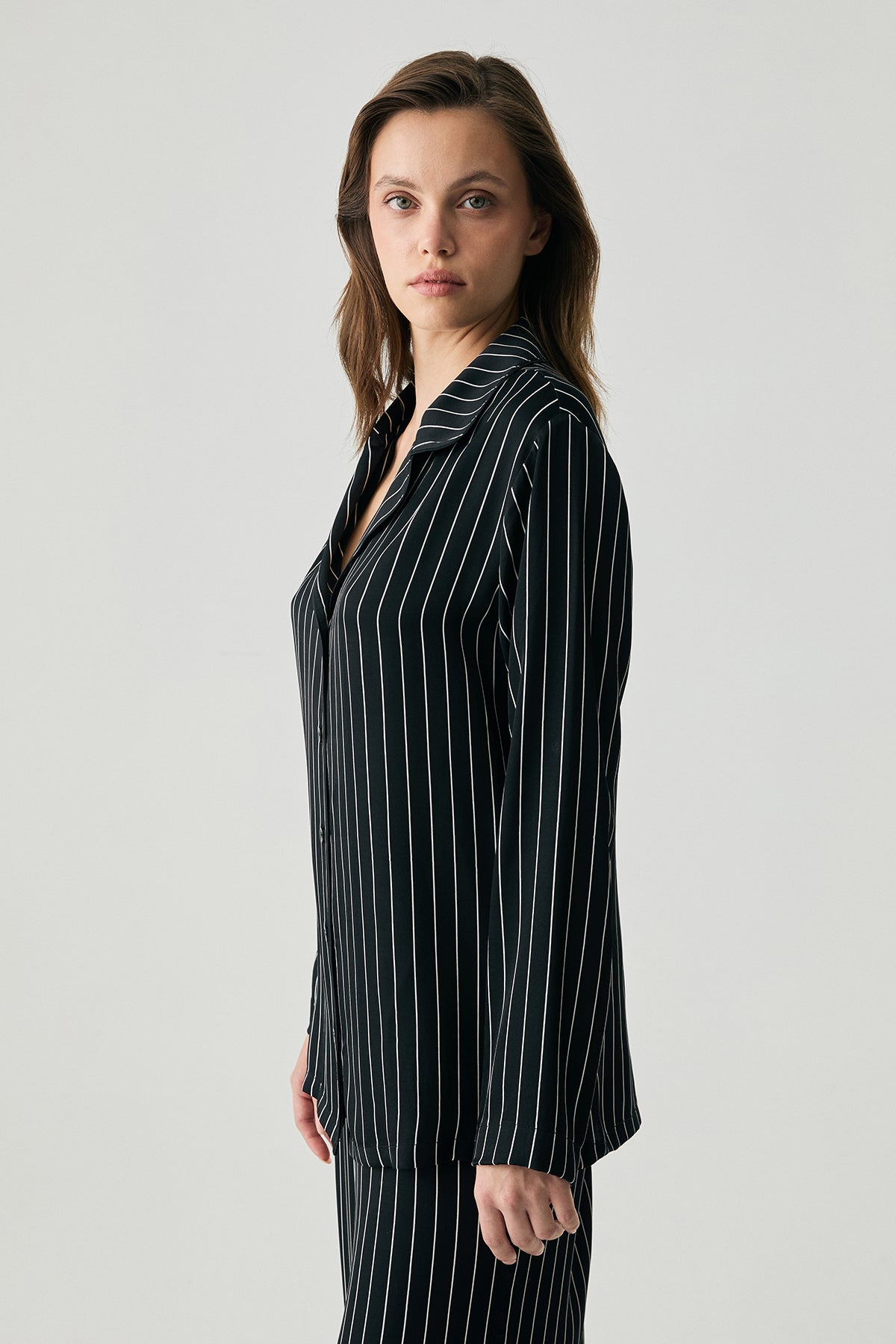Tentation Noire - Pyjama boutoné - Allure envoûtante et élégance affirmée