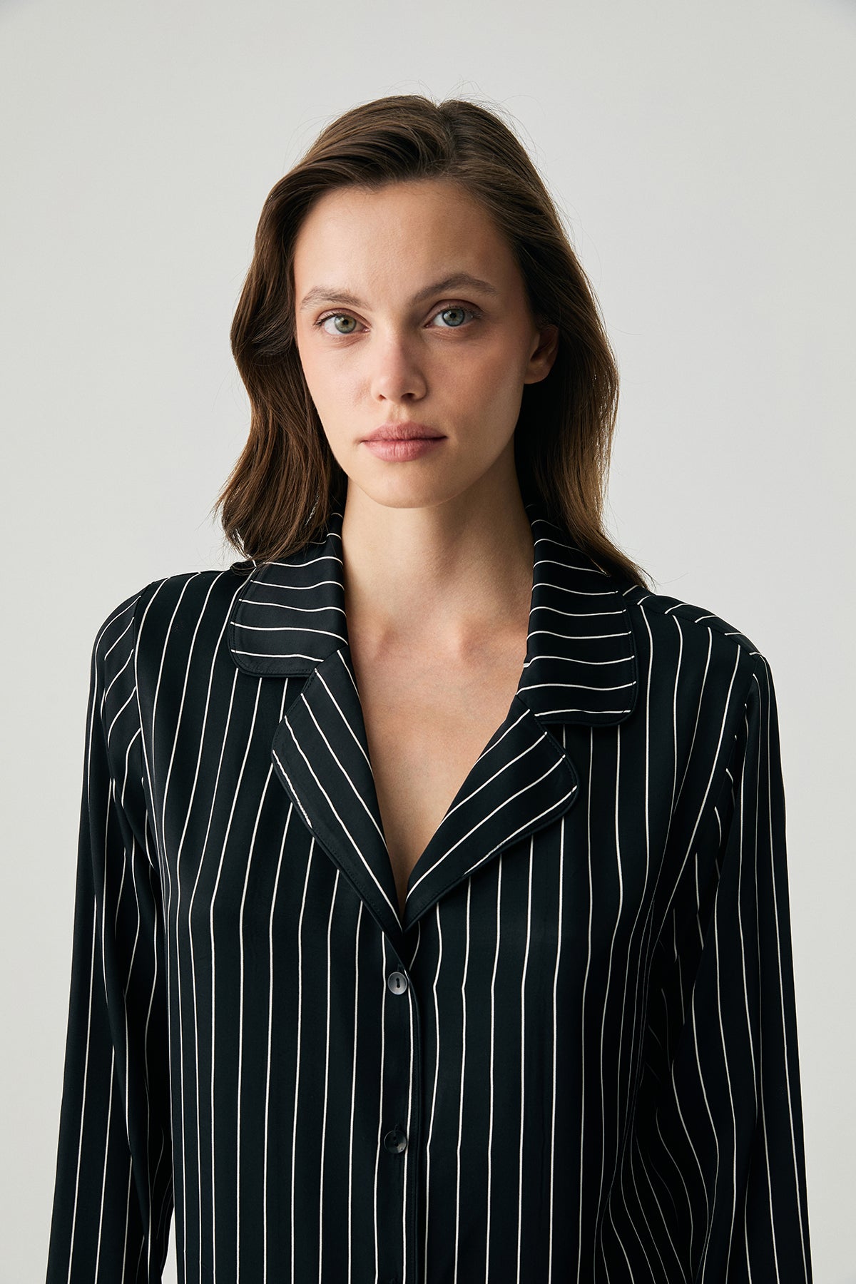 Tentation Noire - Pyjama boutoné - Allure envoûtante et élégance affirmée