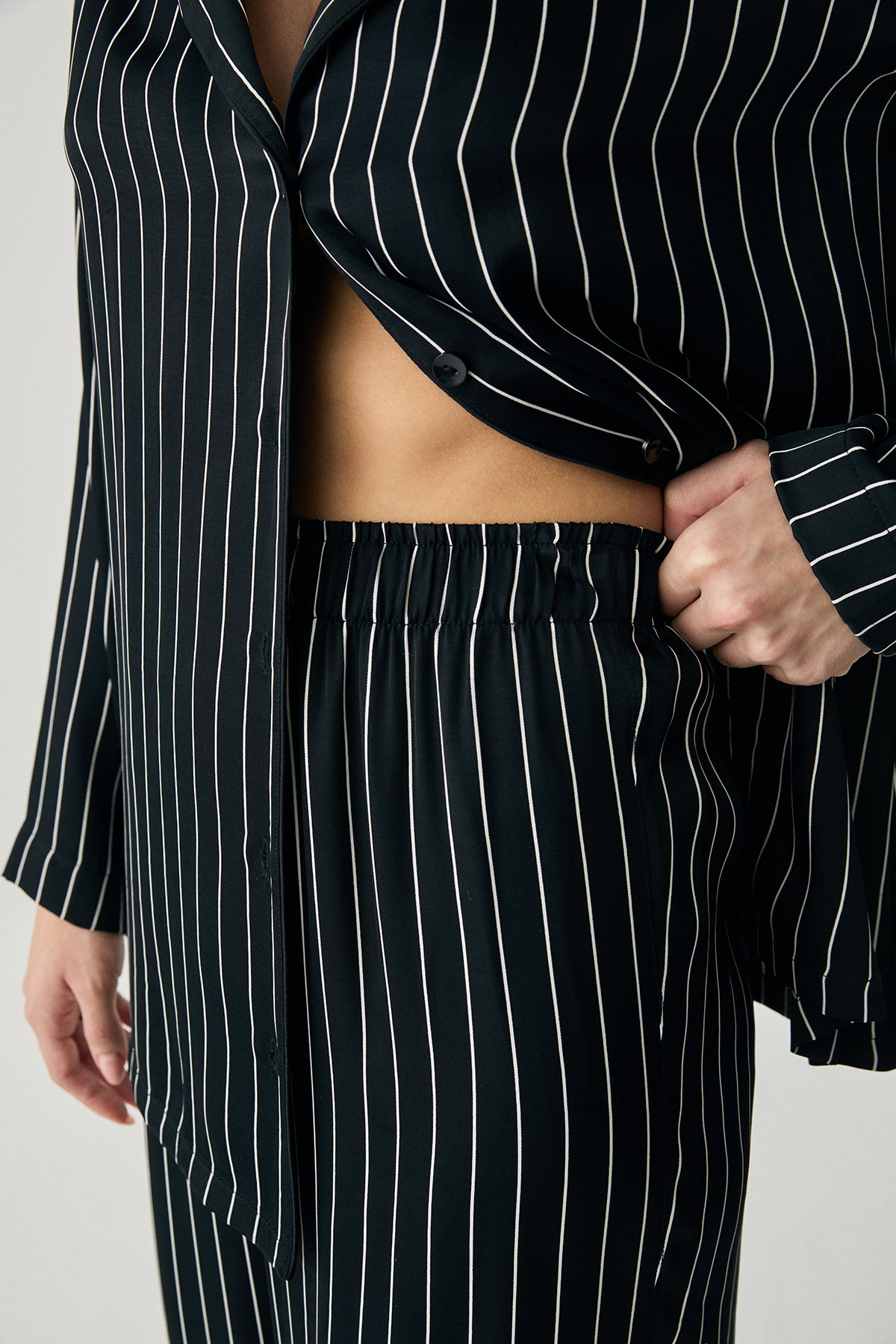 Tentation Noire - Pyjama boutoné - Allure envoûtante et élégance affirmée
