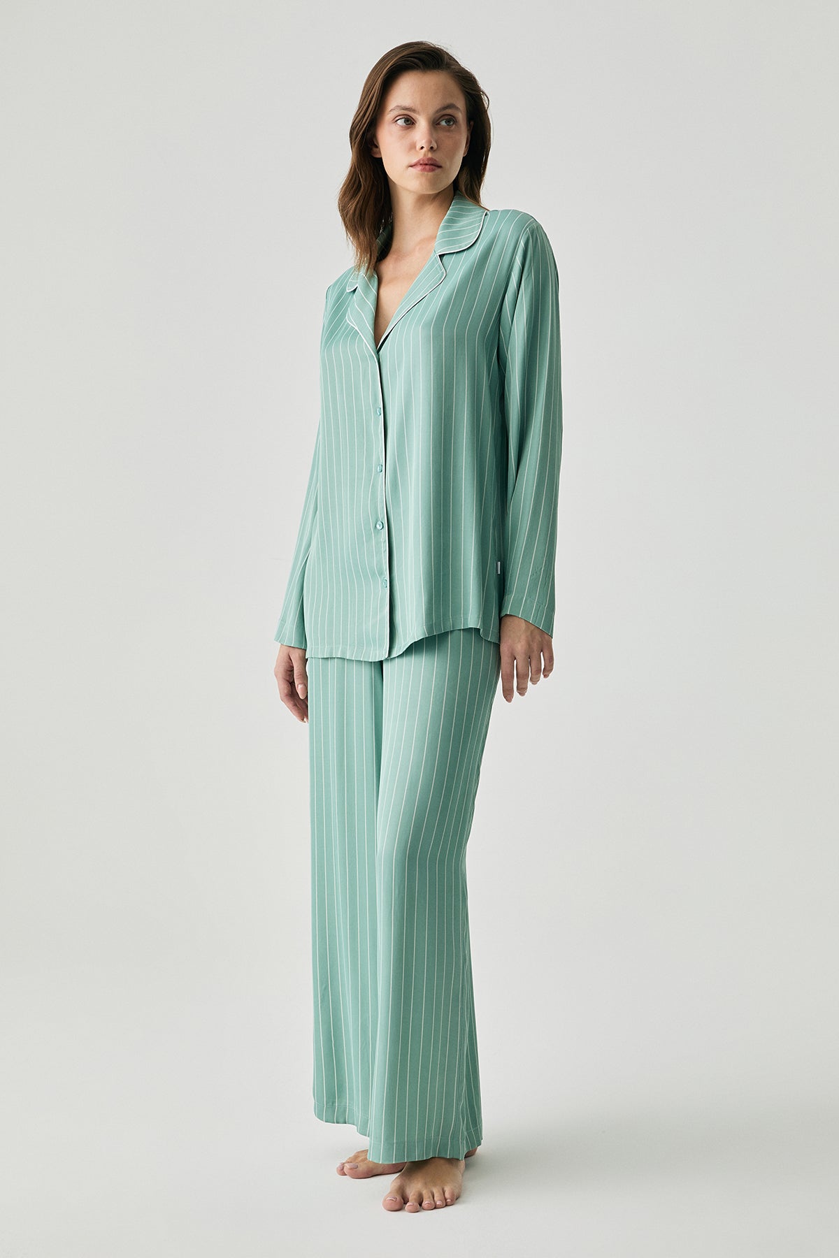 Éclat d’Aube Rayée - Pyjama boutonné - Silhouette fluide apaisante et allure chic naturelle