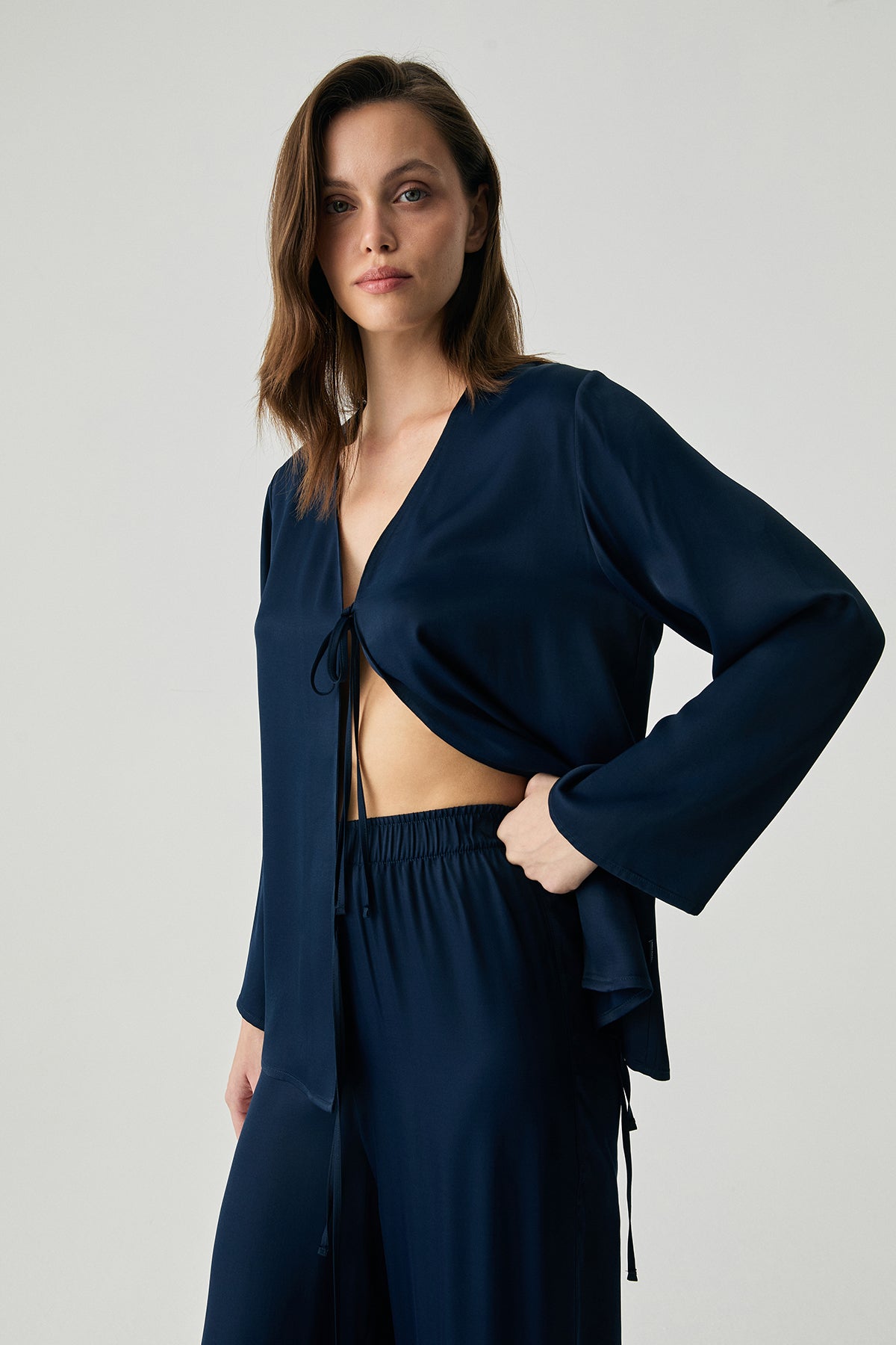 Nuit Élégante - Pyjama boutonné - Silhouette fluide enveloppante et allure chic intemporelle