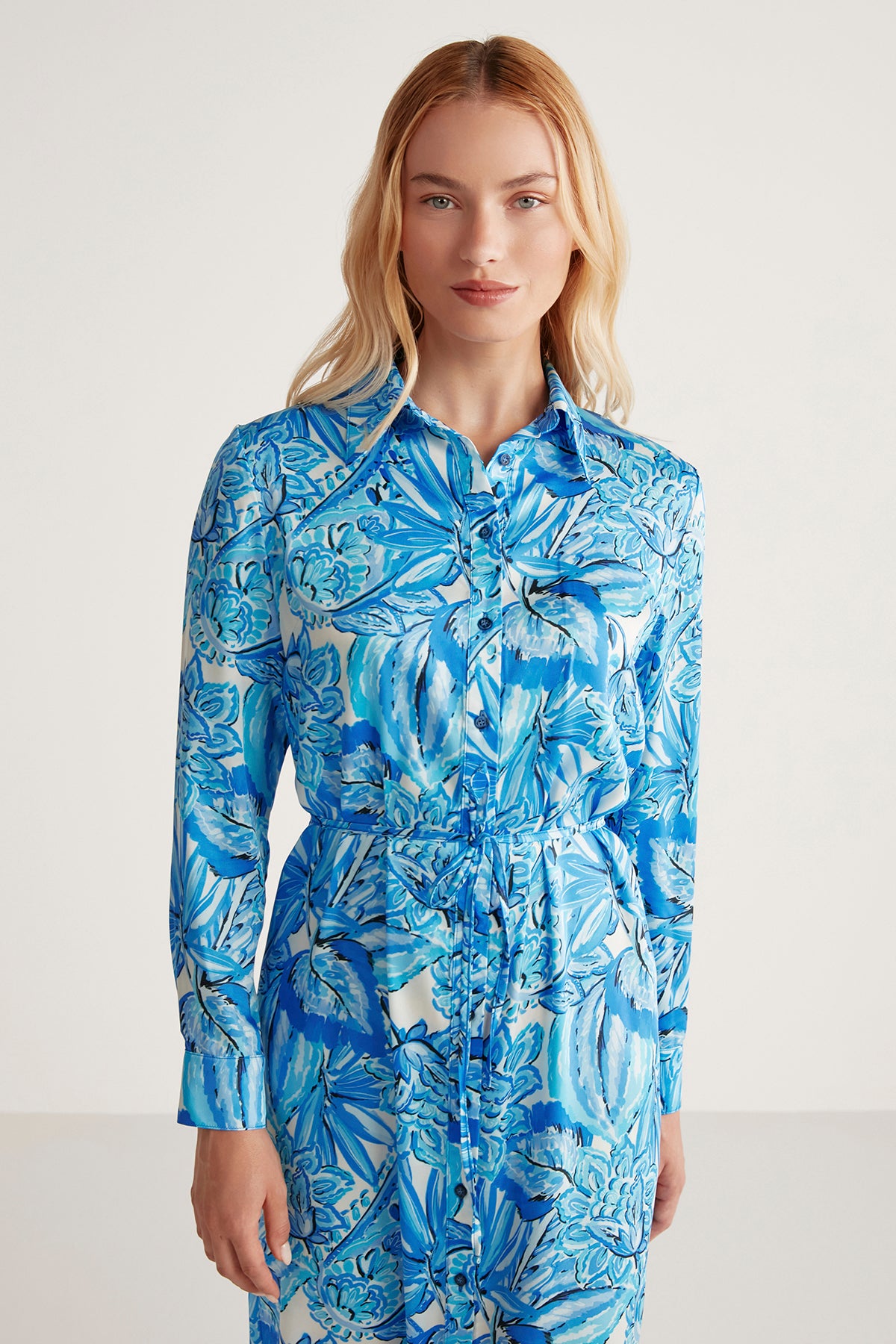 Robe chemise longue bleue imprimée