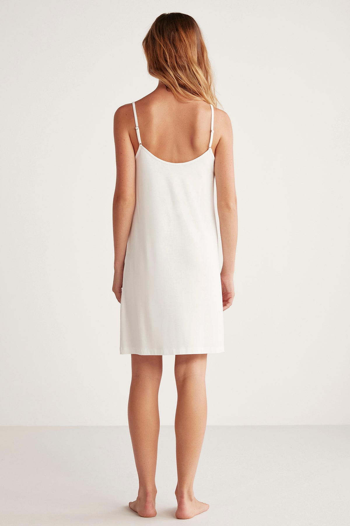 Ensemble robe de chambre imprimée et nuisette blanche
