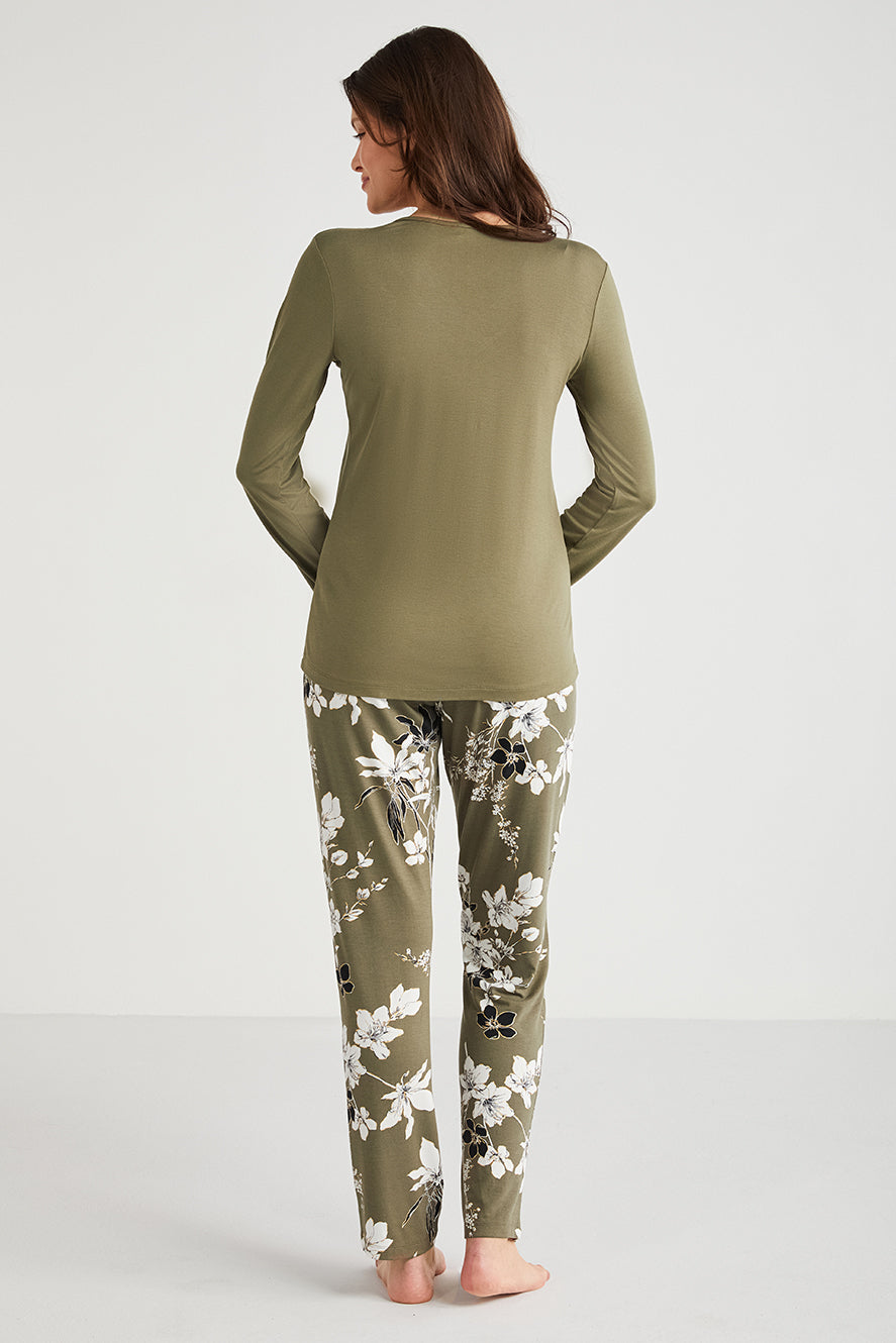 Pyjama à haut vert kaki et pantalon imprimé à motif floral CN