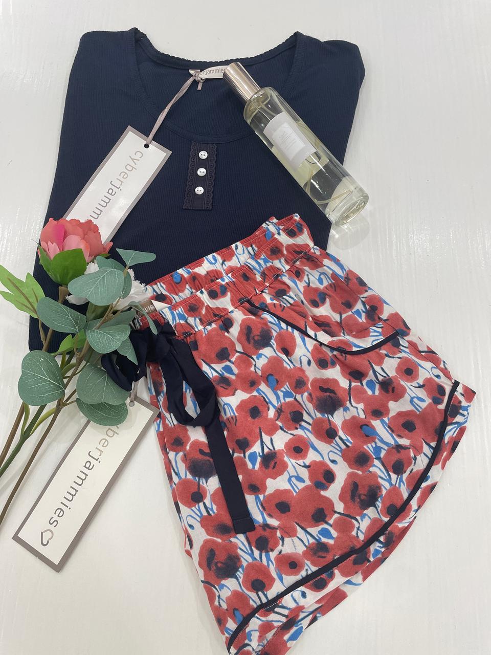 Ensemble short à haut bleu uni et short rouge fleuri