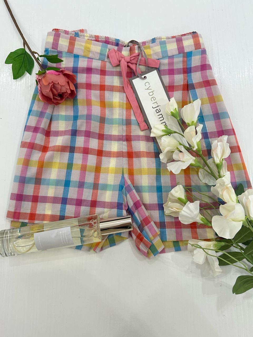 Ensemble short carreaux et t-shirt rose