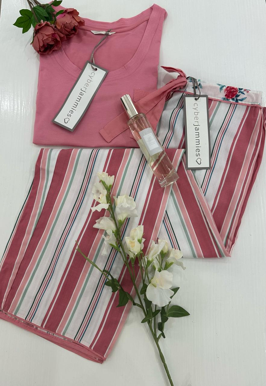 Ensemble pyjama rose et pantalon rayé