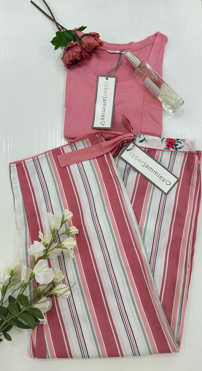 Ensemble pyjama rose et pantalon rayé