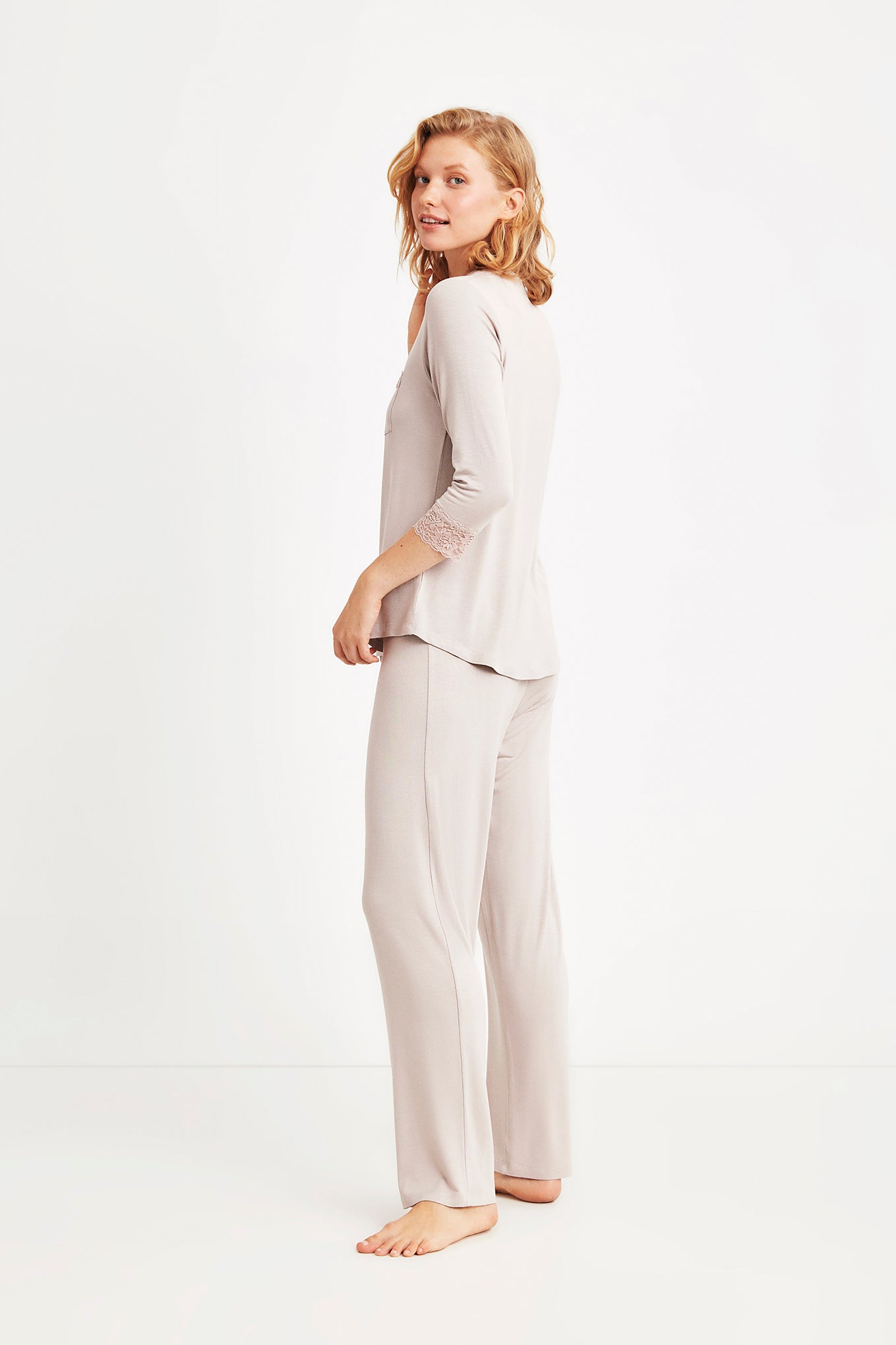 Pyjama à boutons maternité beige et poudre NC