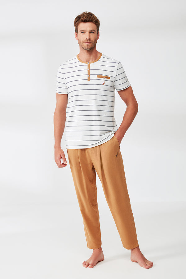 Pyjama à t-shirt blanc rayé et pantalon camel nautica
