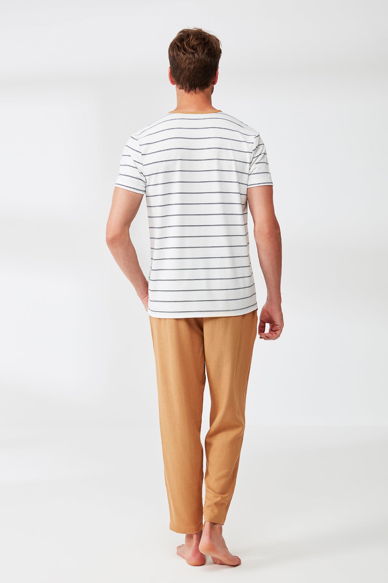 Pyjama à t-shirt blanc rayé et pantalon camel nautica