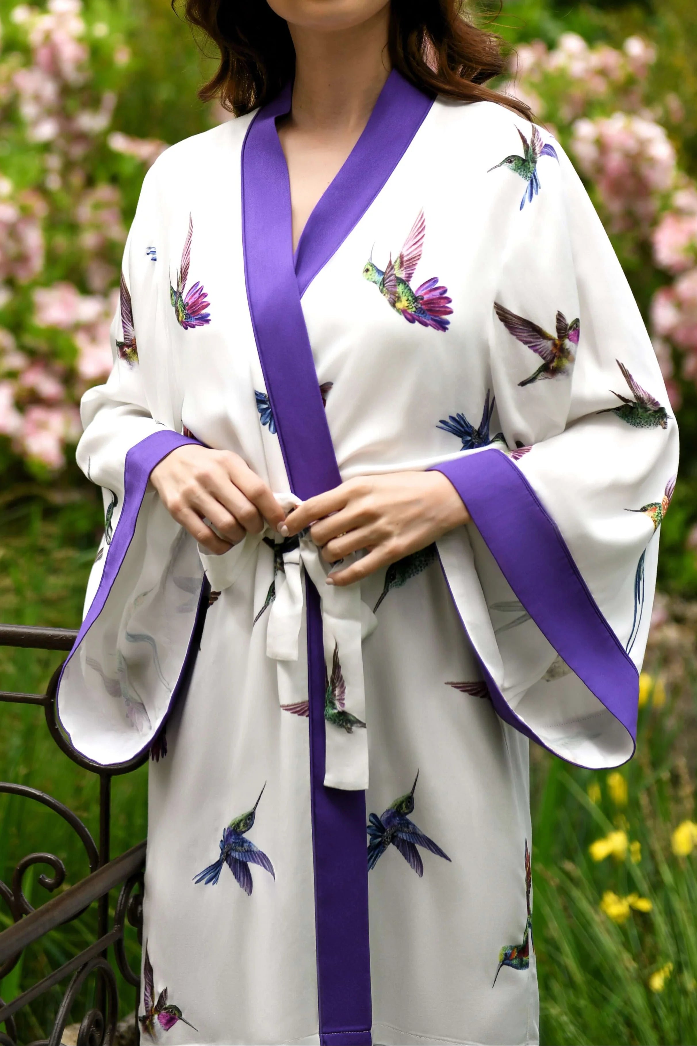 Crépuscule Violet - Robe de chambre courte Colibri - Vivement coloré et artistiquement travaillé