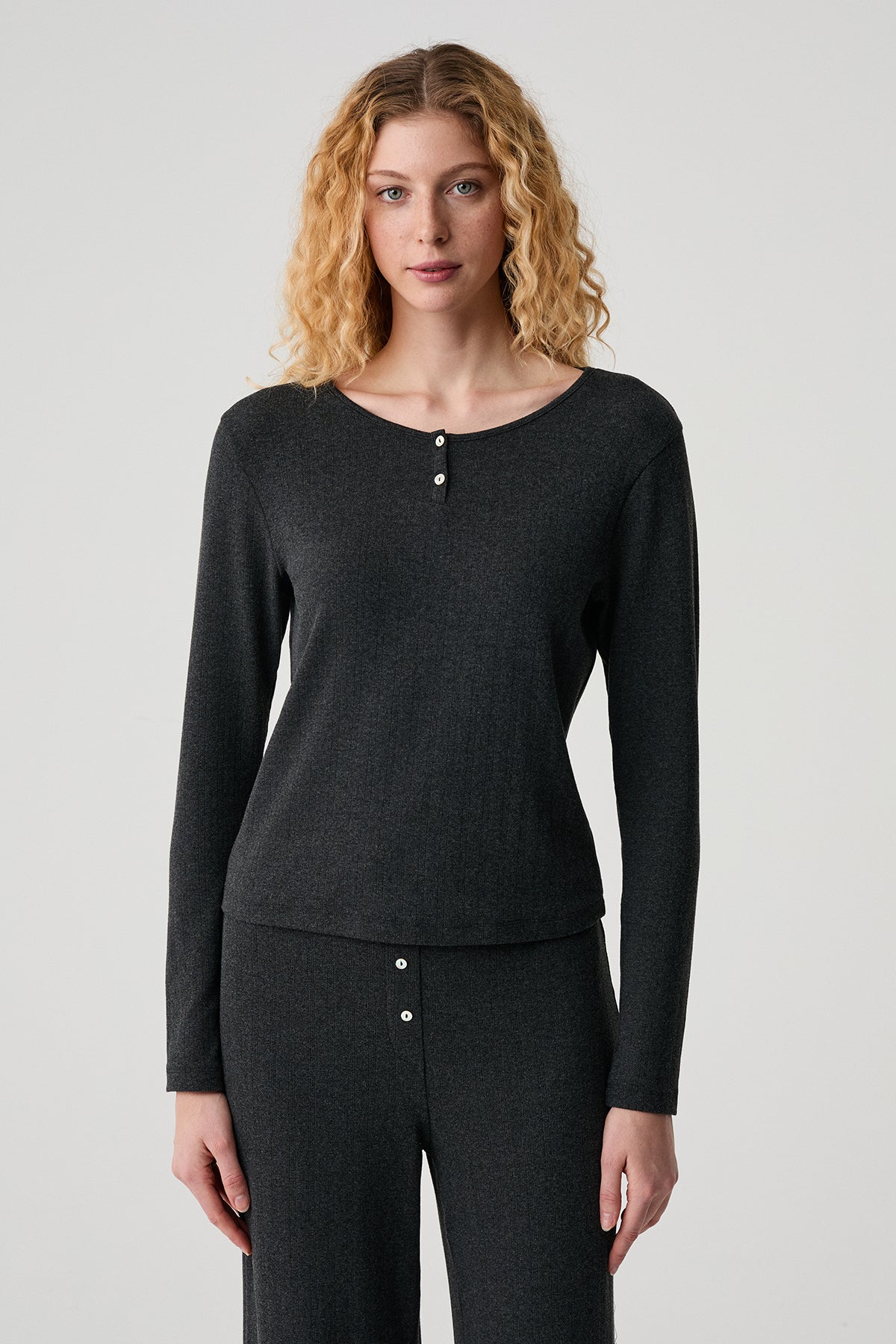La Terrasse de Nuit -  Ensemble 2 Pcs - Élégance nocturne et minimalisme féminin