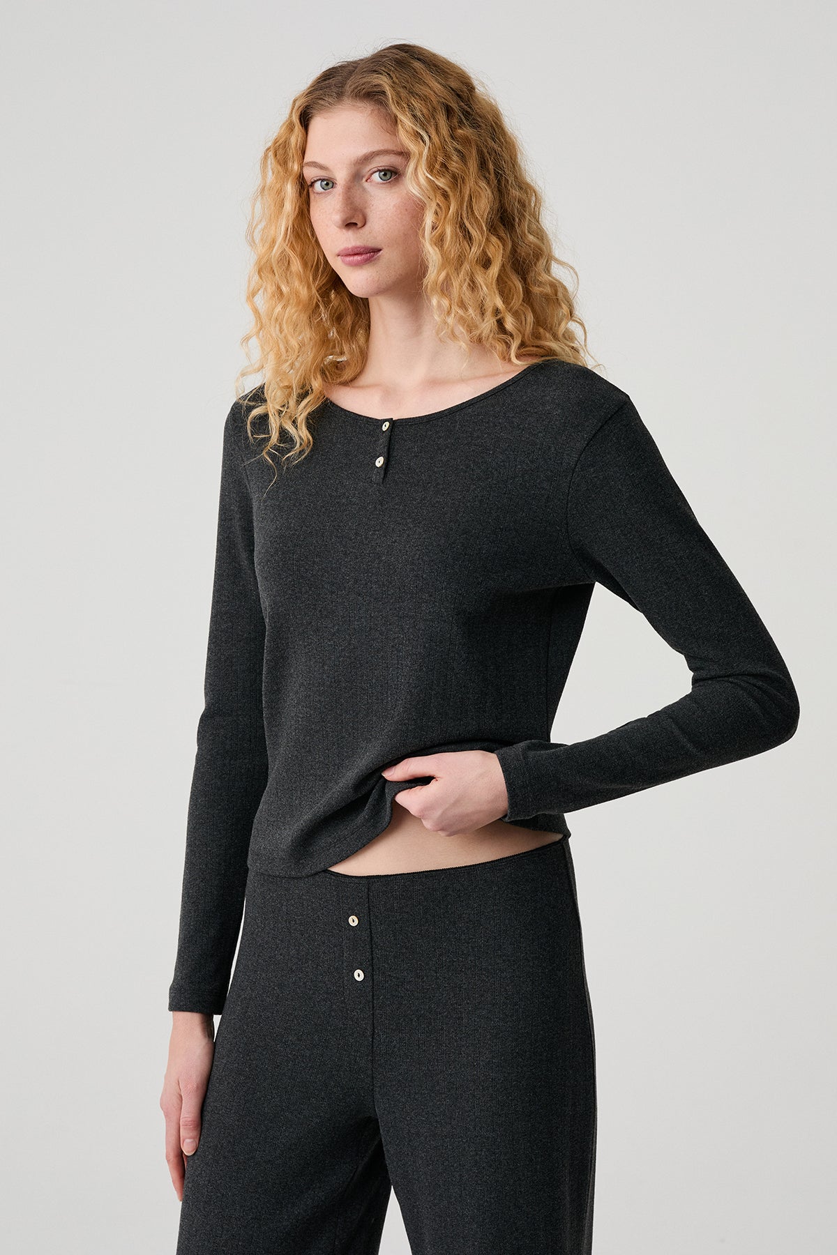 La Terrasse de Nuit -  Ensemble 2 Pcs - Élégance nocturne et minimalisme féminin