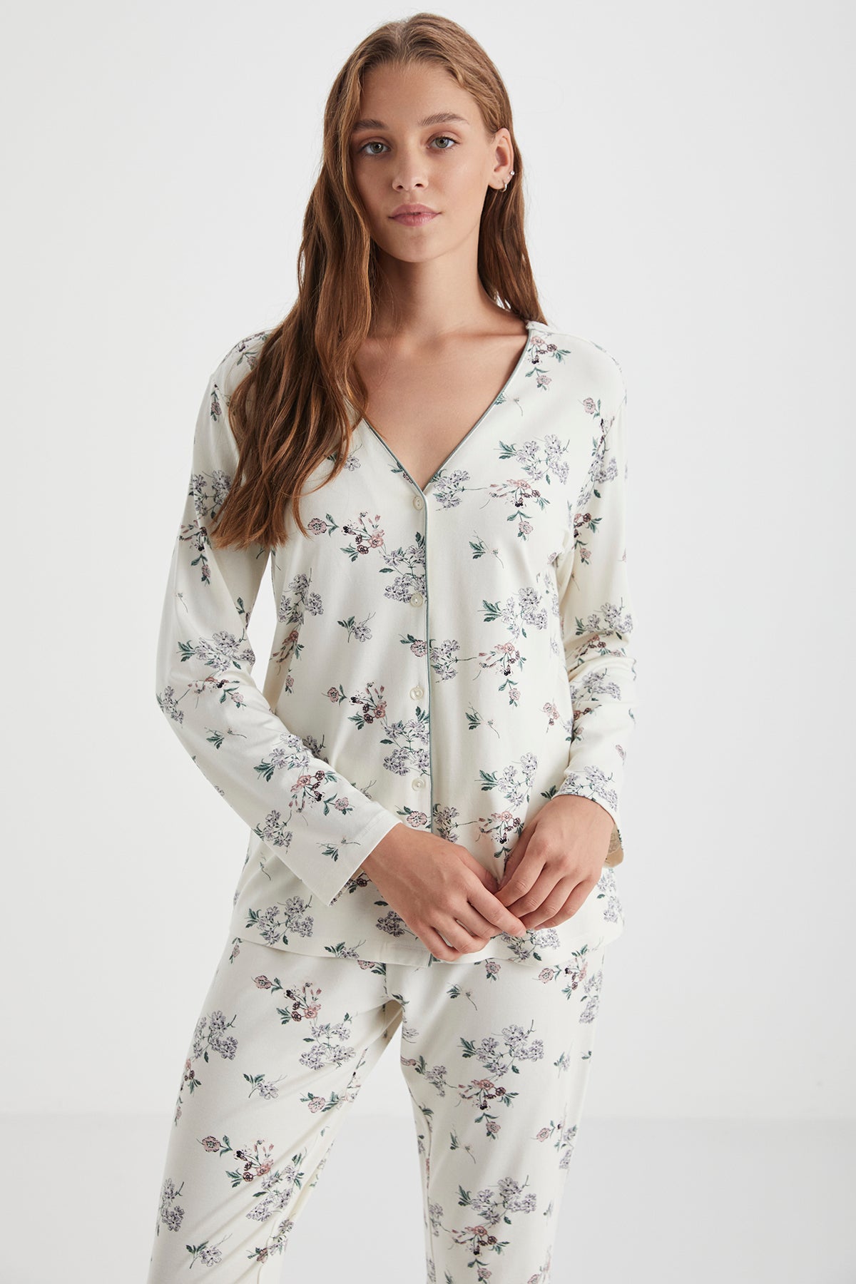 Douce Nuit – Pyjama boutonné - Délicatesse enveloppante et confort raffiné