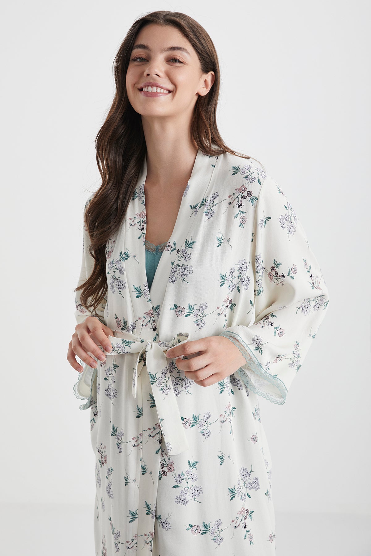 Douceur Maternelle - Kimono maternité - Étreinte légère et délicatesse florale