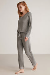 Pyjama gris uni à col et bas de jambes en satin