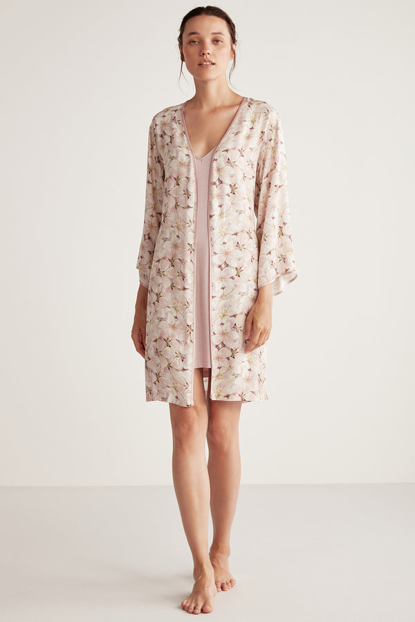 Ensemble robe de chambre et nuisette rose quartz à motif fleuri