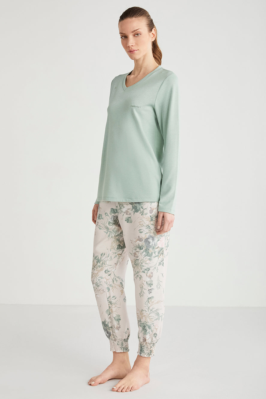 Pyjama à haut vert clair et pantalon imprimé à motif fleuri