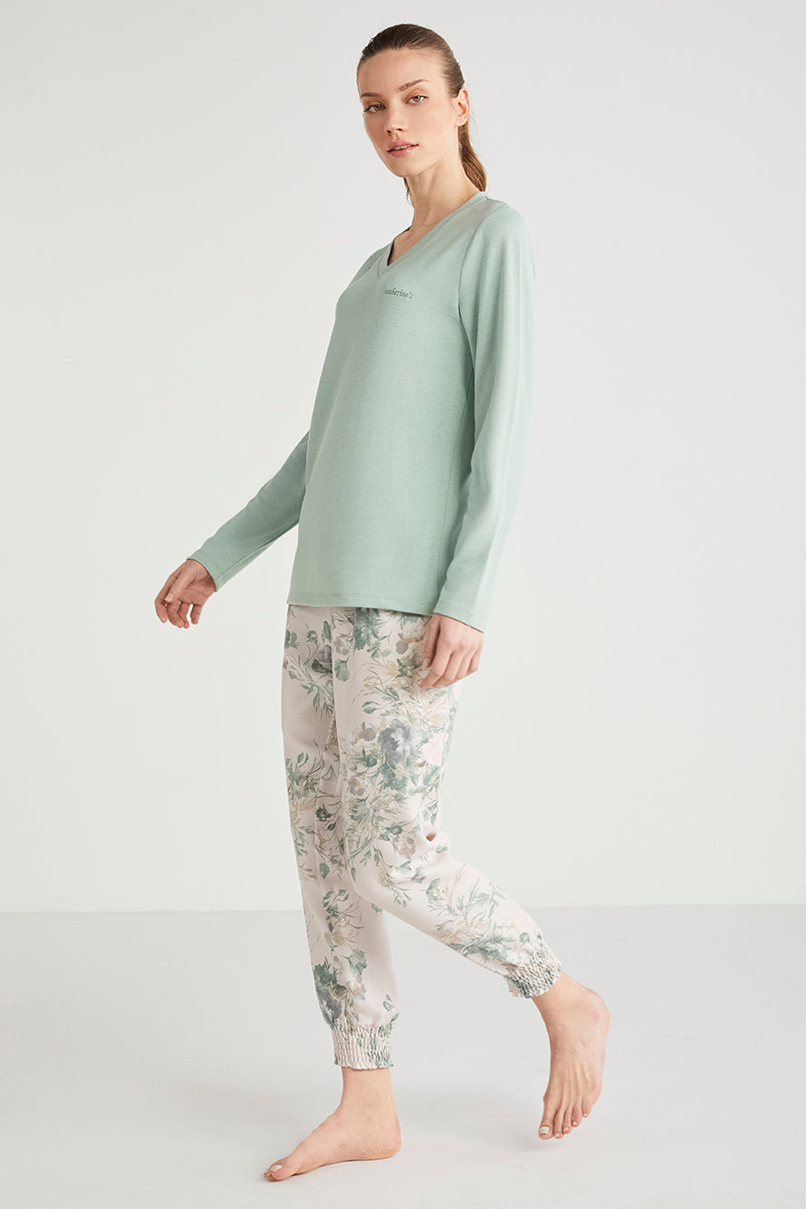 Pyjama à haut vert clair et pantalon imprimé à motif fleuri