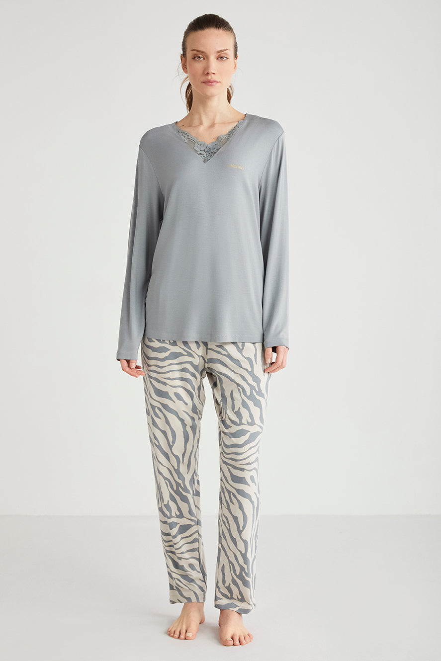 Pyjama femme à haut gris uni avec dentelle et pantalon imprimé tigre CN