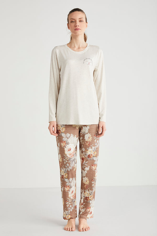 Pyjama à haut écru et pantalon à motif floral