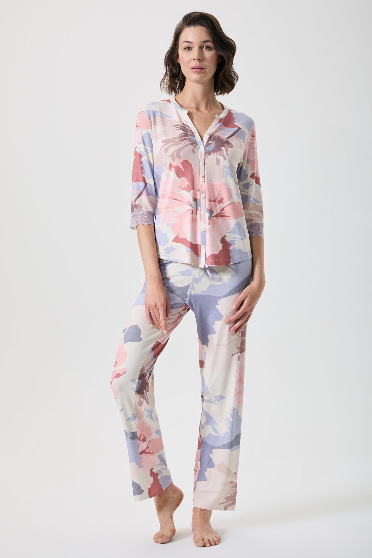 Attente Poudrée - Pyjama boutonné-  Élégance douce et féminité paisible