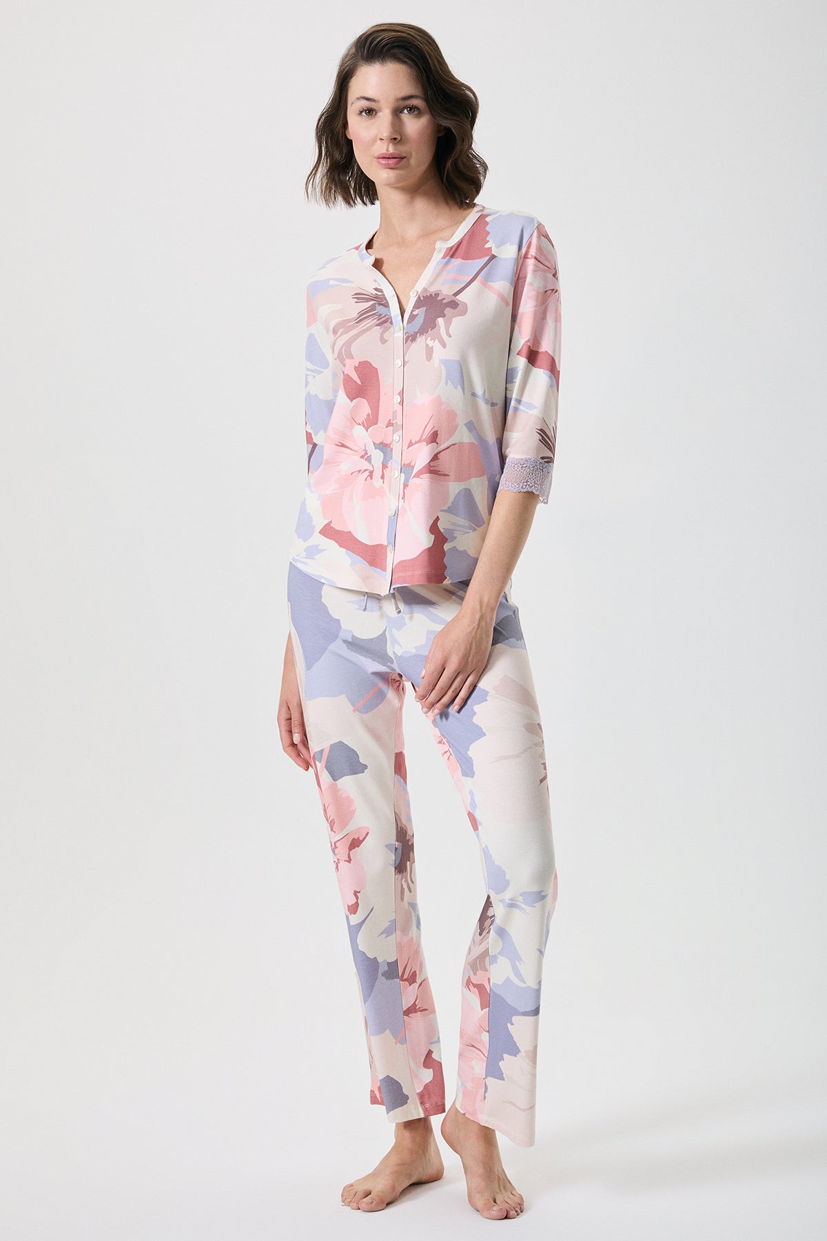 Attente Poudrée - Pyjama boutonné-  Élégance douce et féminité paisible