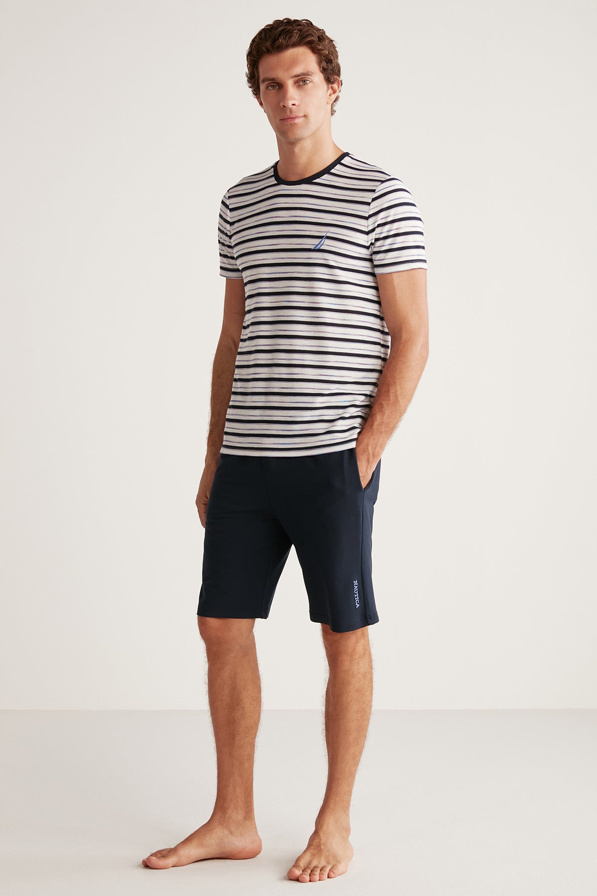 Ensemble short homme à haut rayé et short bleu uni