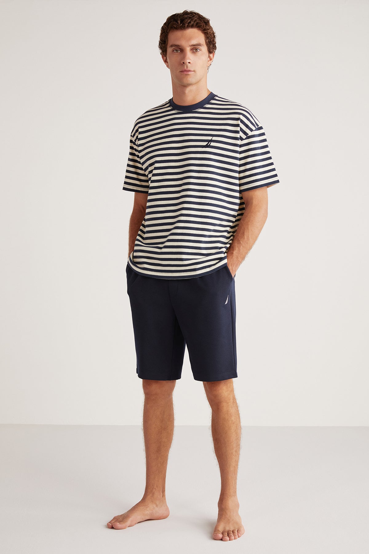 Ensemble short homme à haut bleu rayé et short bleu uni